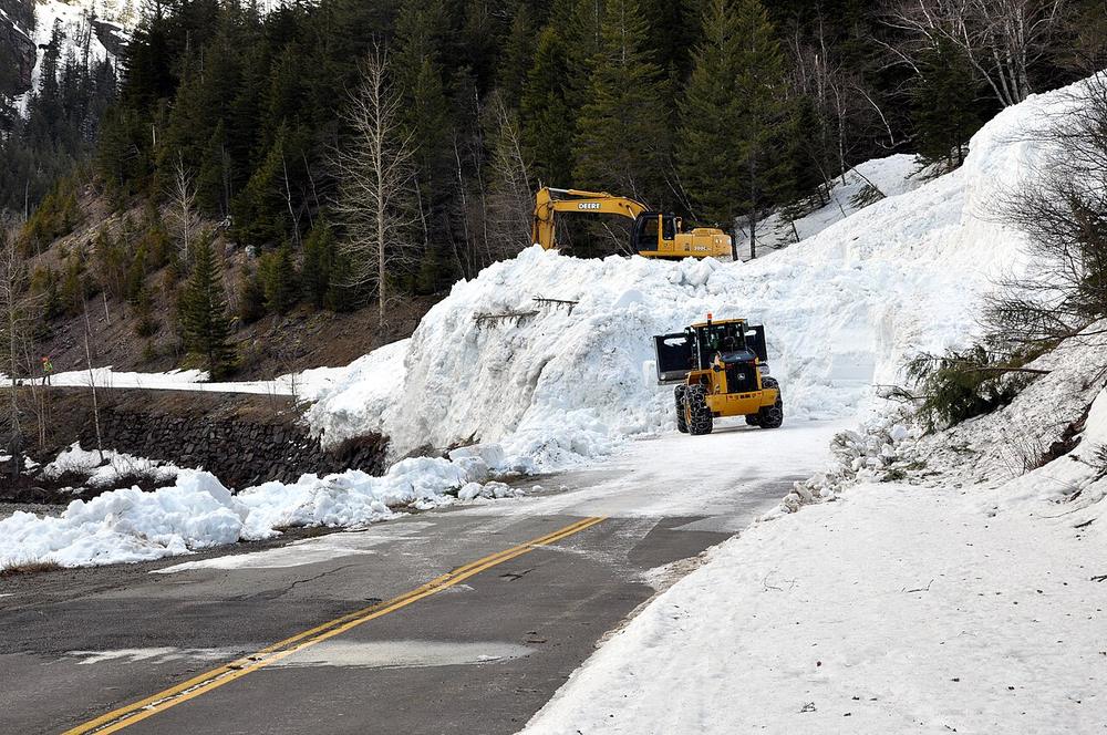 Imagen de apoyo: Si una avalancha atrapa tu vehículo en la montaña y no puedes salir: