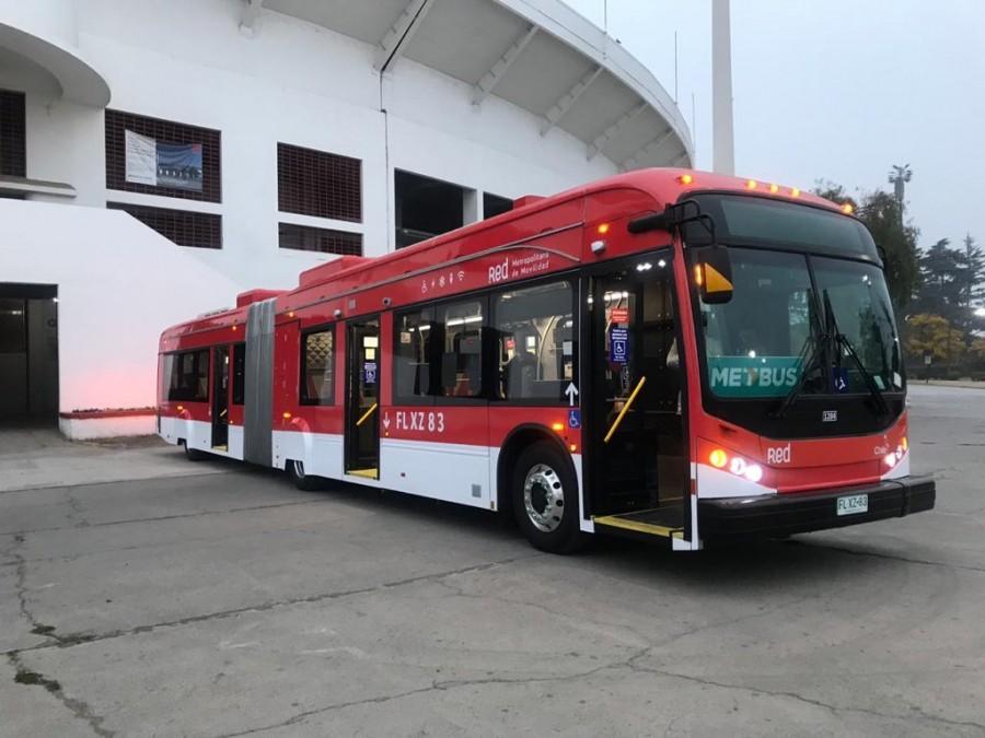 Imagen de apoyo: El largo máximo permitido para un bus y para un bus articulado es, respectivamente: