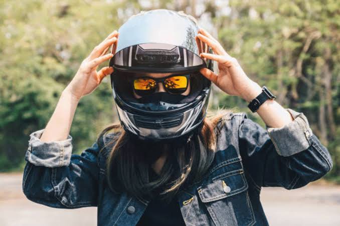 Imagen de apoyo: El casco protector es obligatorio para: