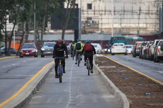 Imagen de apoyo: El principal elemento de seguridad de una persona ciclista es: