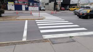Imagen de apoyo: La zona de espera especial demarcada entre la línea de detención y el paso de peatones está destinada a: