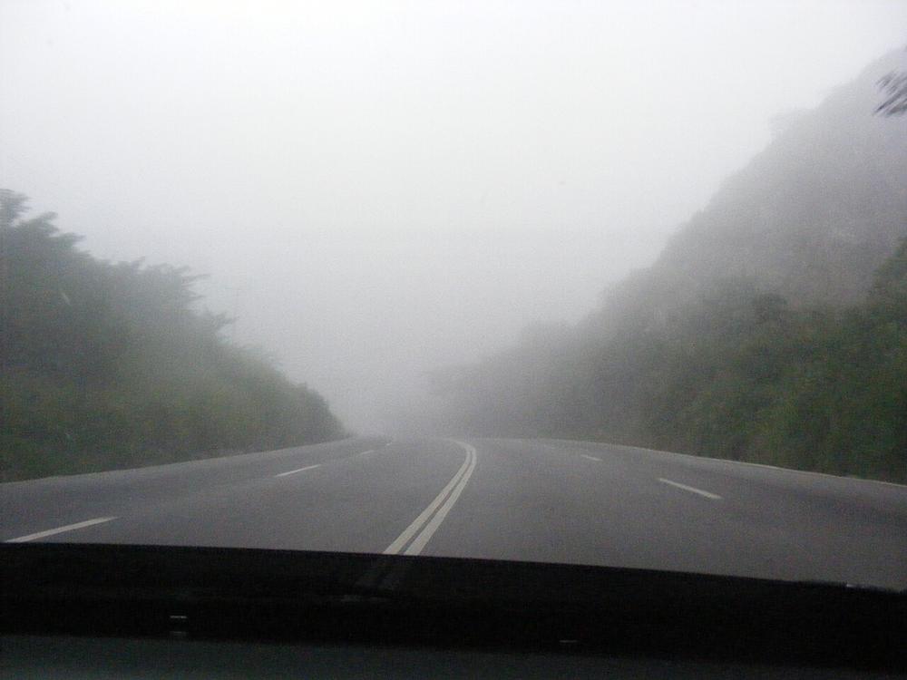 Imagen de apoyo: Con niebla debes usar: